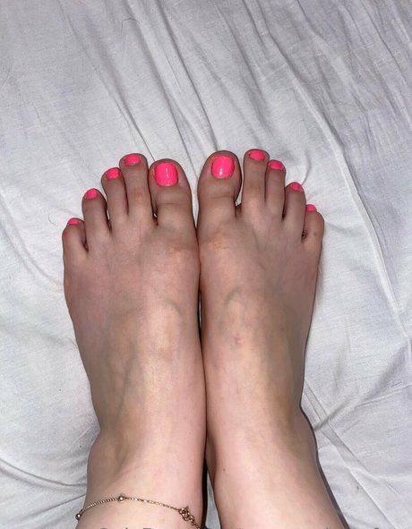 yourstrulymsfeet model pretty photos