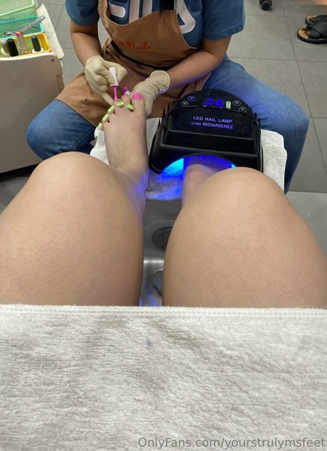 yourstrulymsfeet pornstar nude photos