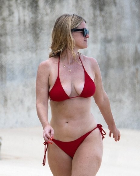 Alice Eve pretty model pic