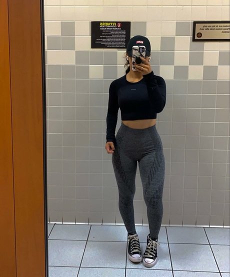 Roxanne Perez model high quality image