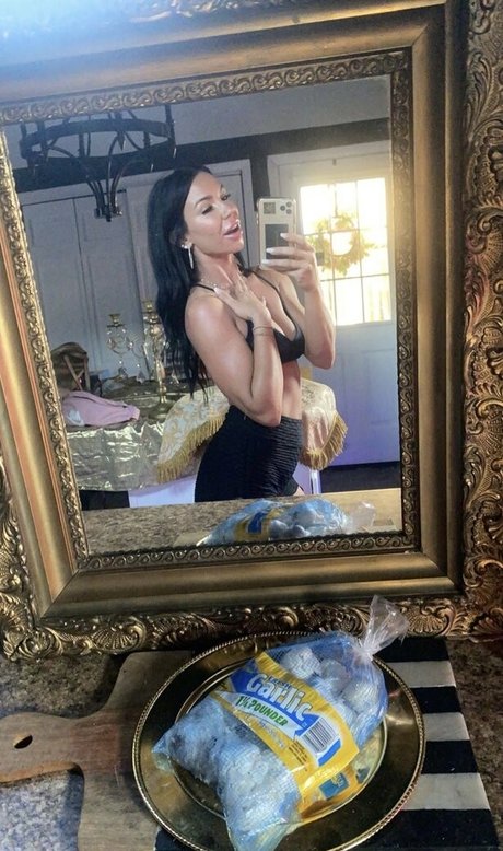 queenofthedollhouse nudes actress image