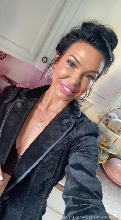 queenofthedollhouse nude star gallery