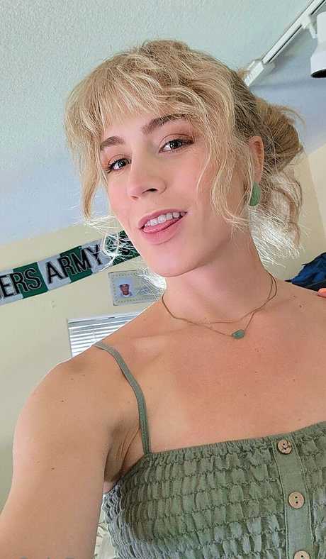 meddleblooms hot pornstar pic