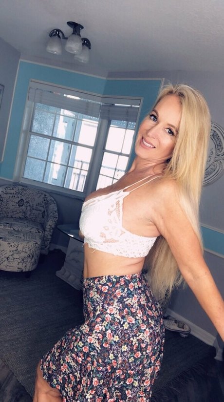 milf glasses onlyfans xxx img