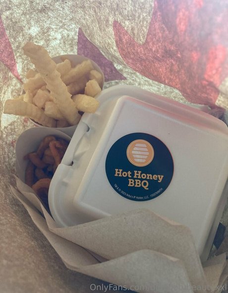 bigbootybeautyxxl model naked pic