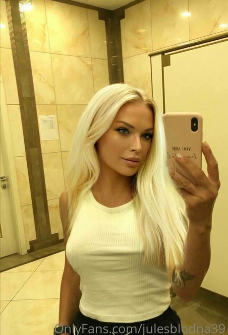 Julesblodna39 naked pornstar images