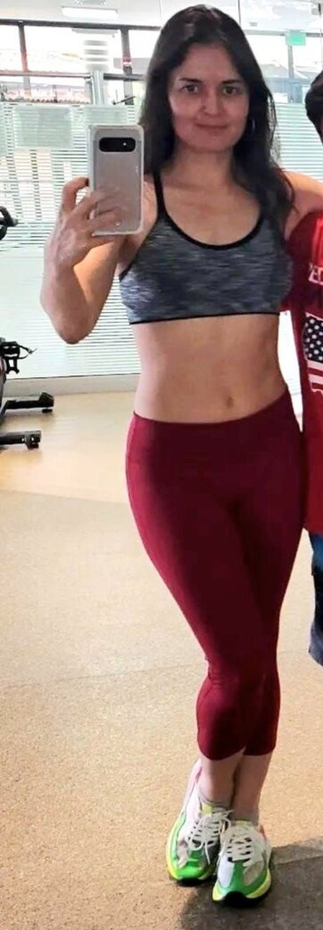 Danica McKellar perfect star pic