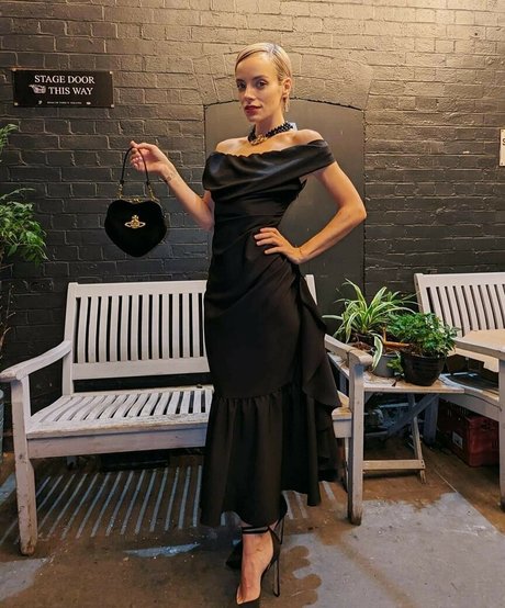 Lily Allen sexy star pic