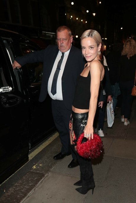 Lily Allen star nude gallery