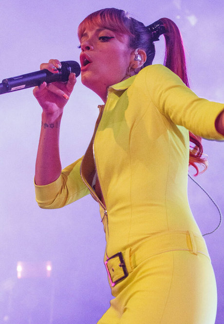 Lily Allen model art pics