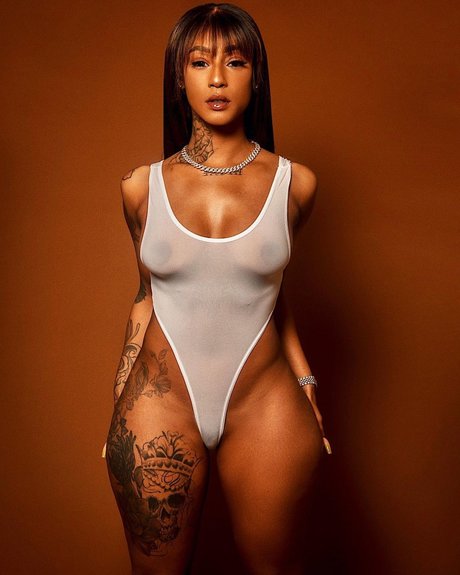 Mizz Twerksum model adult archive