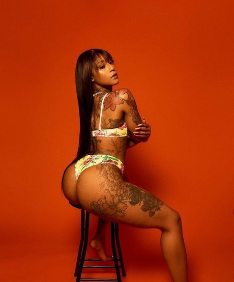 Mizz Twerksum star hot picture