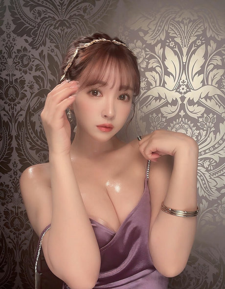 milf glasses onlyfans erotic photo