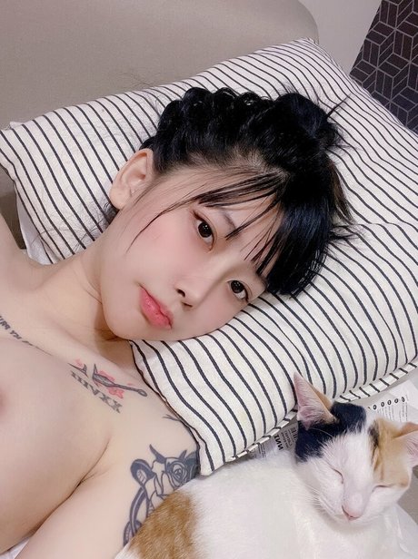 athletic milf onlyfans top image