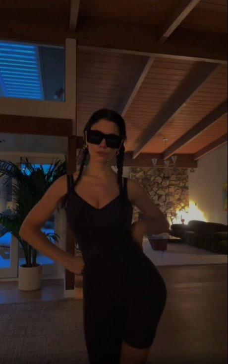 Marina Diamandis star hot photos