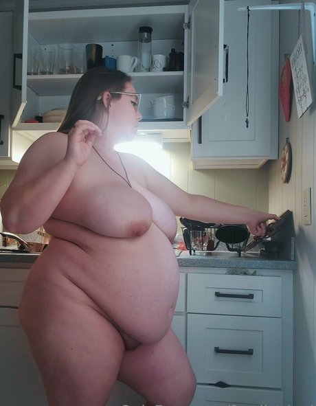 feedistdani nude actress pictures