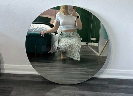 BeeTheHotwife exclusive pornstar pic