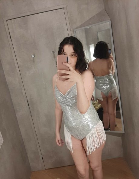 BellaPlays model sexy image