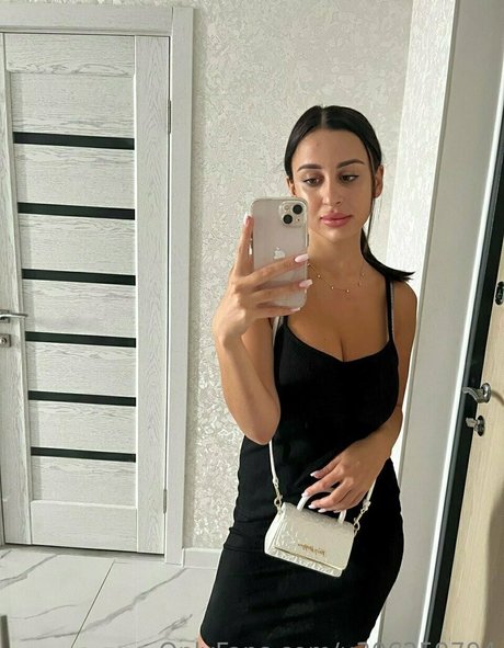 your habibi beautiful actress pic