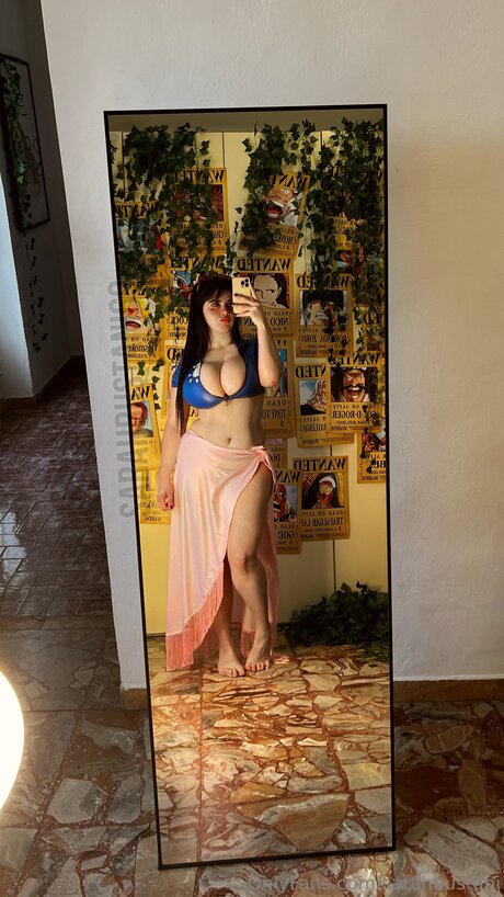 Sarahbustani top actress photos