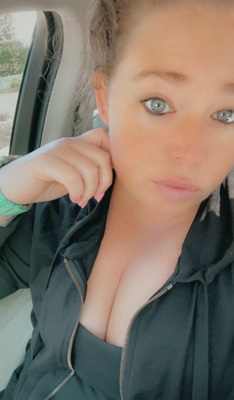 Ivy Mia art star pictures