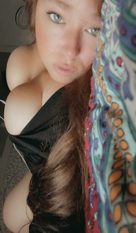 Ivy Mia top star images