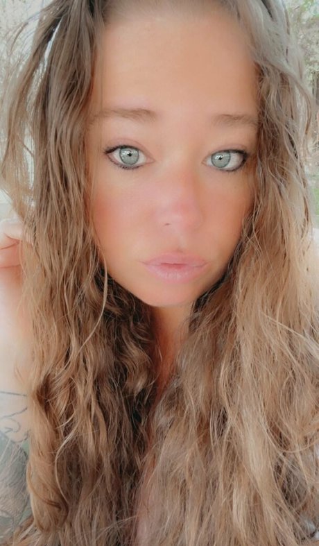 Ivy Mia model hd photos