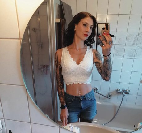 Lechl Sisters model porn image