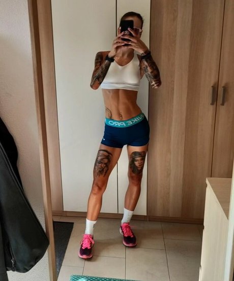 Lechl Sisters model nude picture