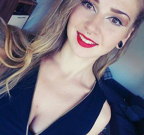 Lechl Sisters pretty pornstar pictures