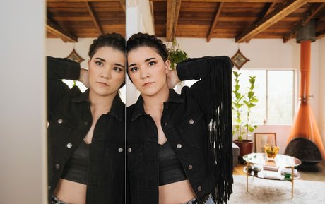 AnneMunition nudes actress images