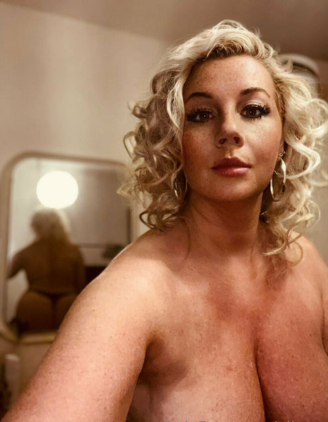 elixerr naked pornstar pics