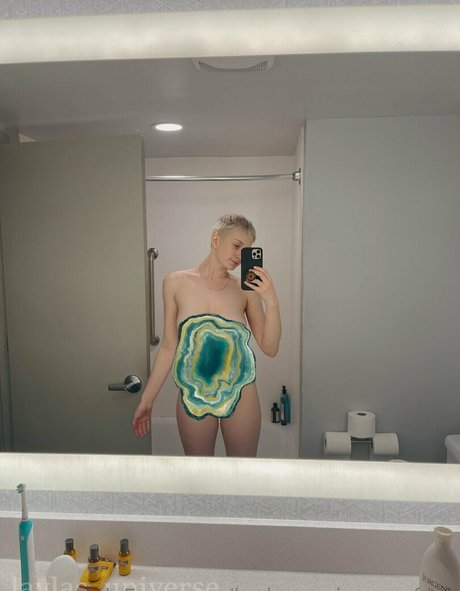 laylas universe free model hot pictures