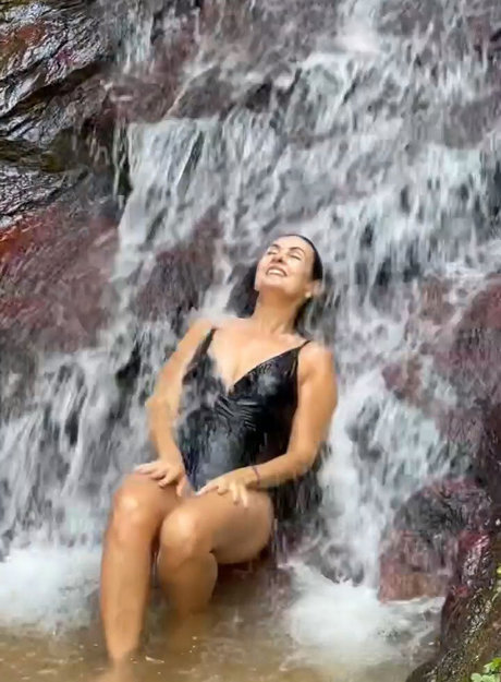 Fatima Bernardes star top image