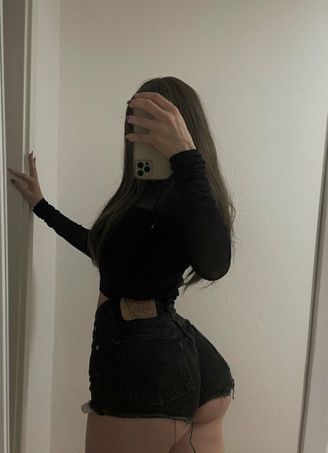 Bnniesxo adult model picture