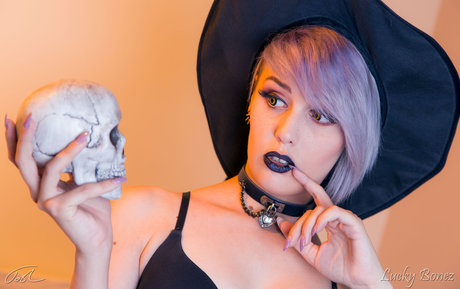 LuckyBonez naked star picture