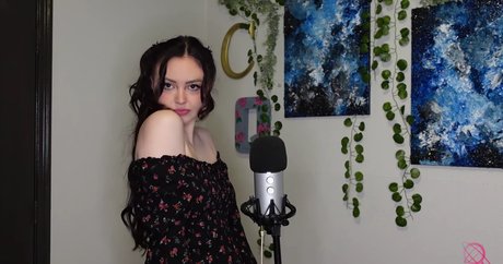 Quantum ASMR pornstar sexy gallery