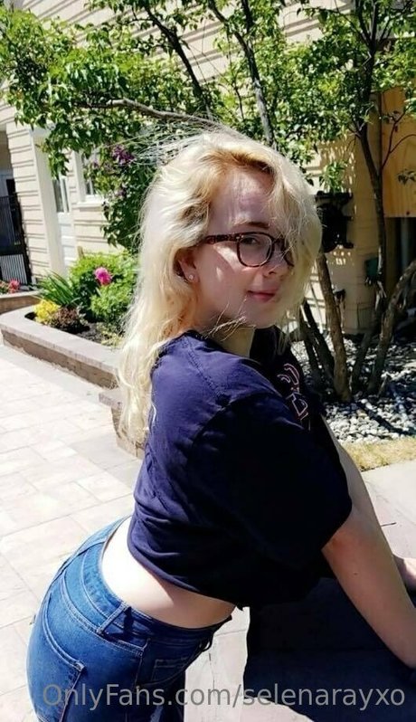 selenarayxo sex model pictures