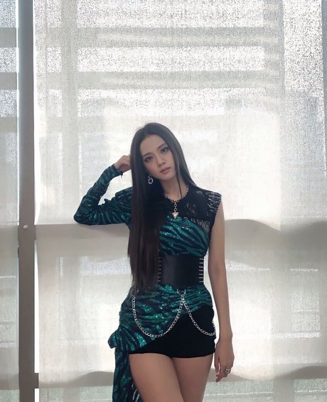 Jisoo star erotic photo