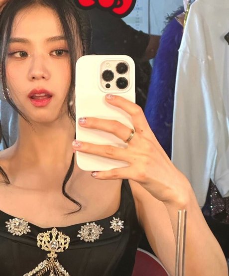 Jisoo model pretty galleries