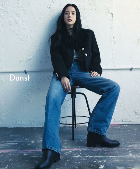 Jisoo model art galleries