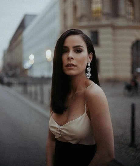 blonde deepthroat onlyfans art naked gallery