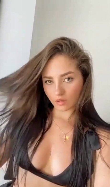 Angie Carmona exclusive actress image