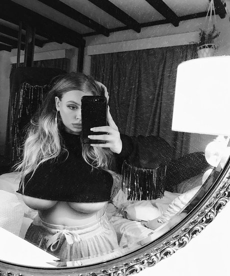 chubby babe onlyfans free photo