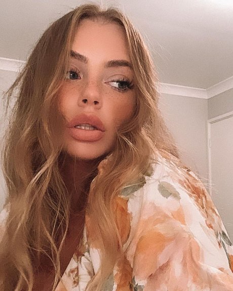 Madison Mclachlan pretty actress photos