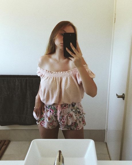 Madison Mclachlan model pictures