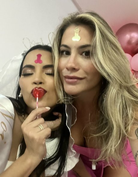 female popular onlyfans sexy nudes pic