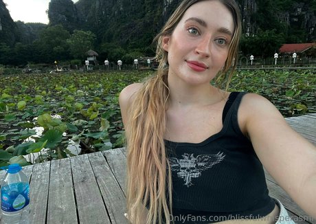 asian girlfriend onlyfans top pics