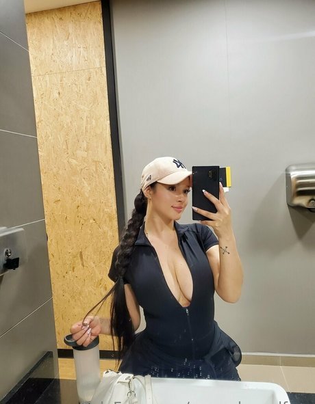 curvy shemale onlyfans porn pics