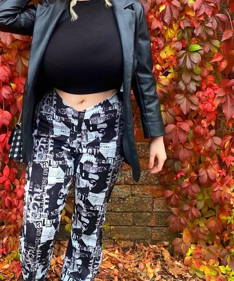 Amber Rose Brightman art model archive